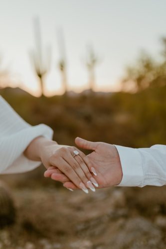 Holding hands - close